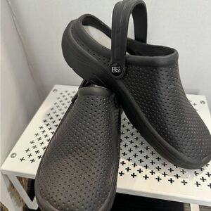 Hey Collection’s Black EVA Clog  Lightweight, Comfort, Slip-Resistant Size 9